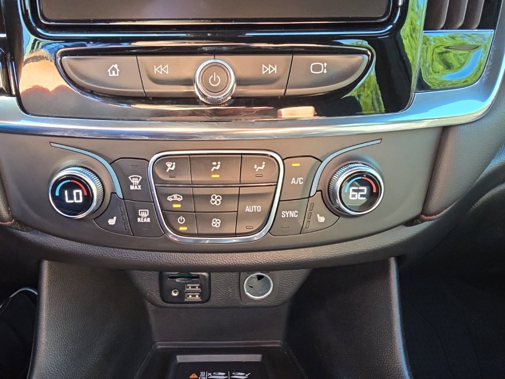 Used 2023 Chevrolet Traverse RS FWD image 23