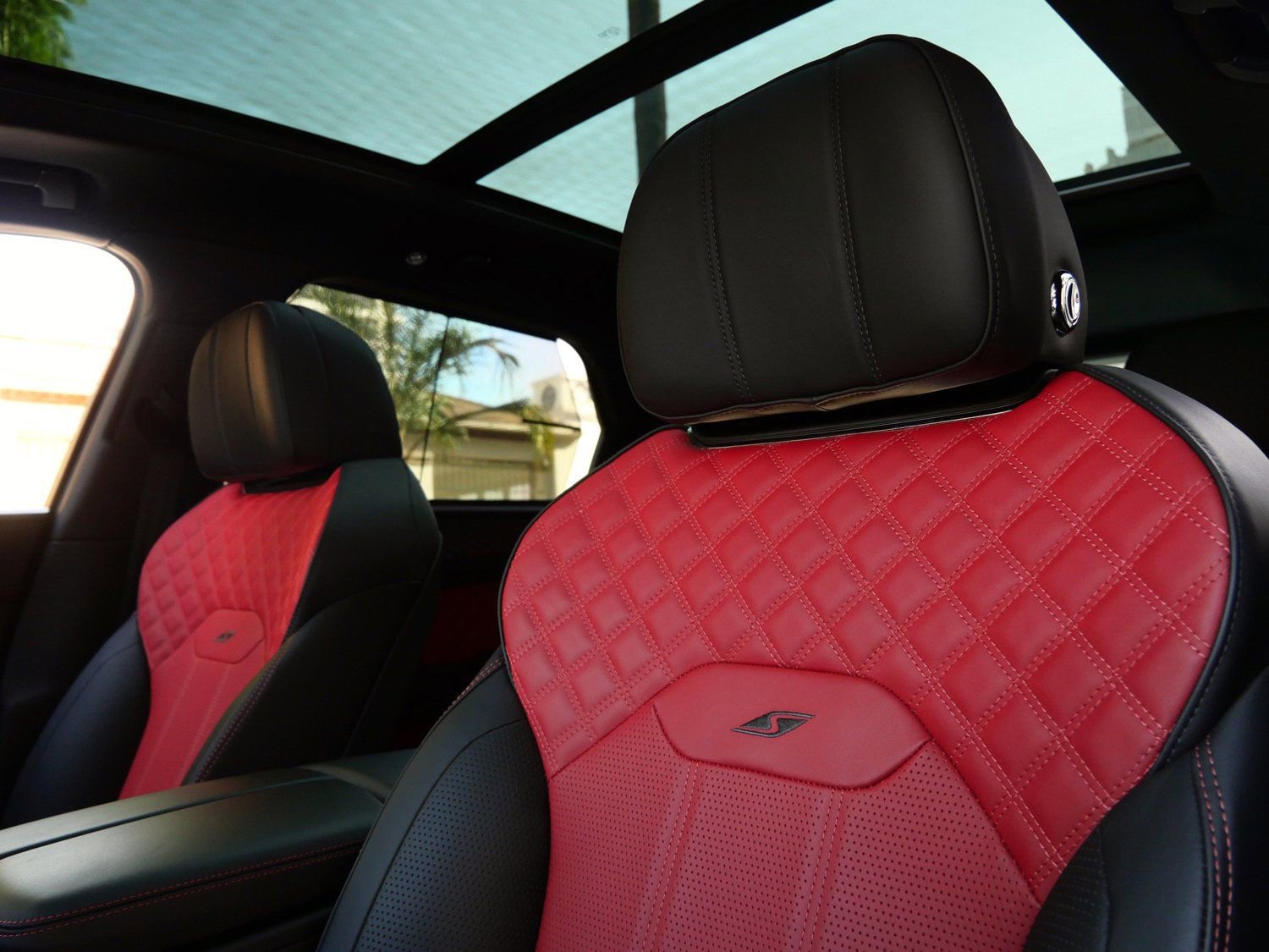 Used 2022 Bentley Bentayga image 17