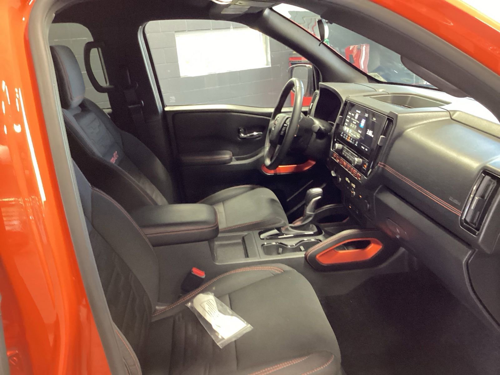Used 2025 Nissan Frontier PRO-4X AWD/4WD image 27