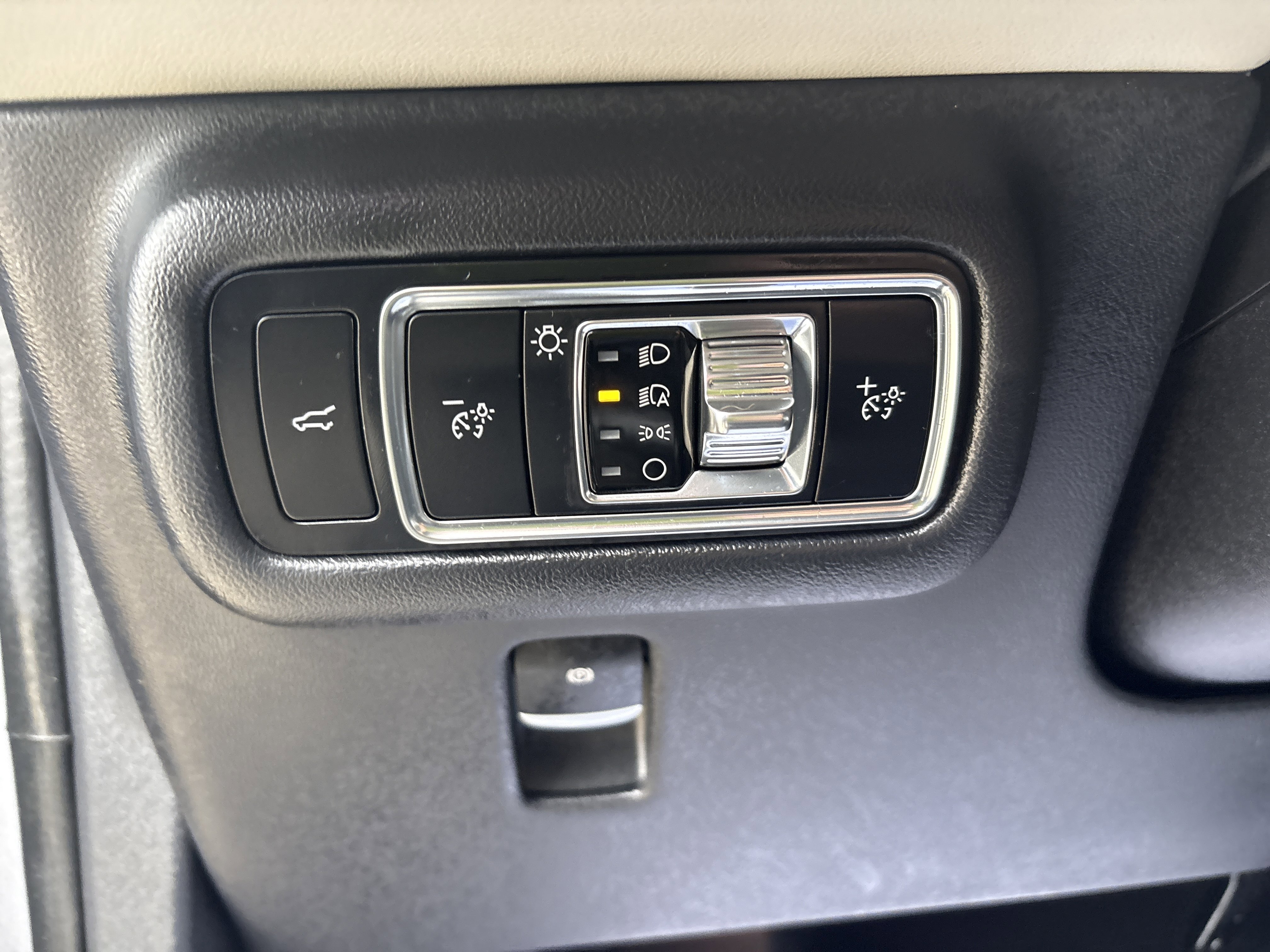 Used 2024 Lincoln Nautilus Premier AWD/4WD image 14