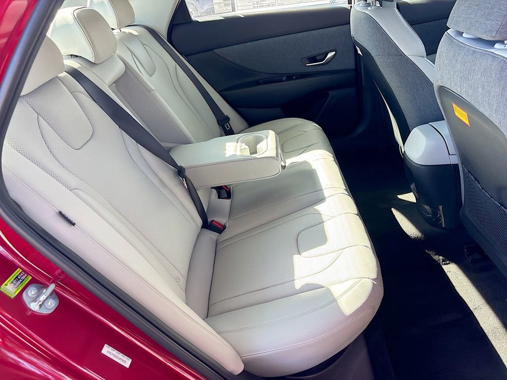 New 2025 Hyundai Elantra Limited image 29
