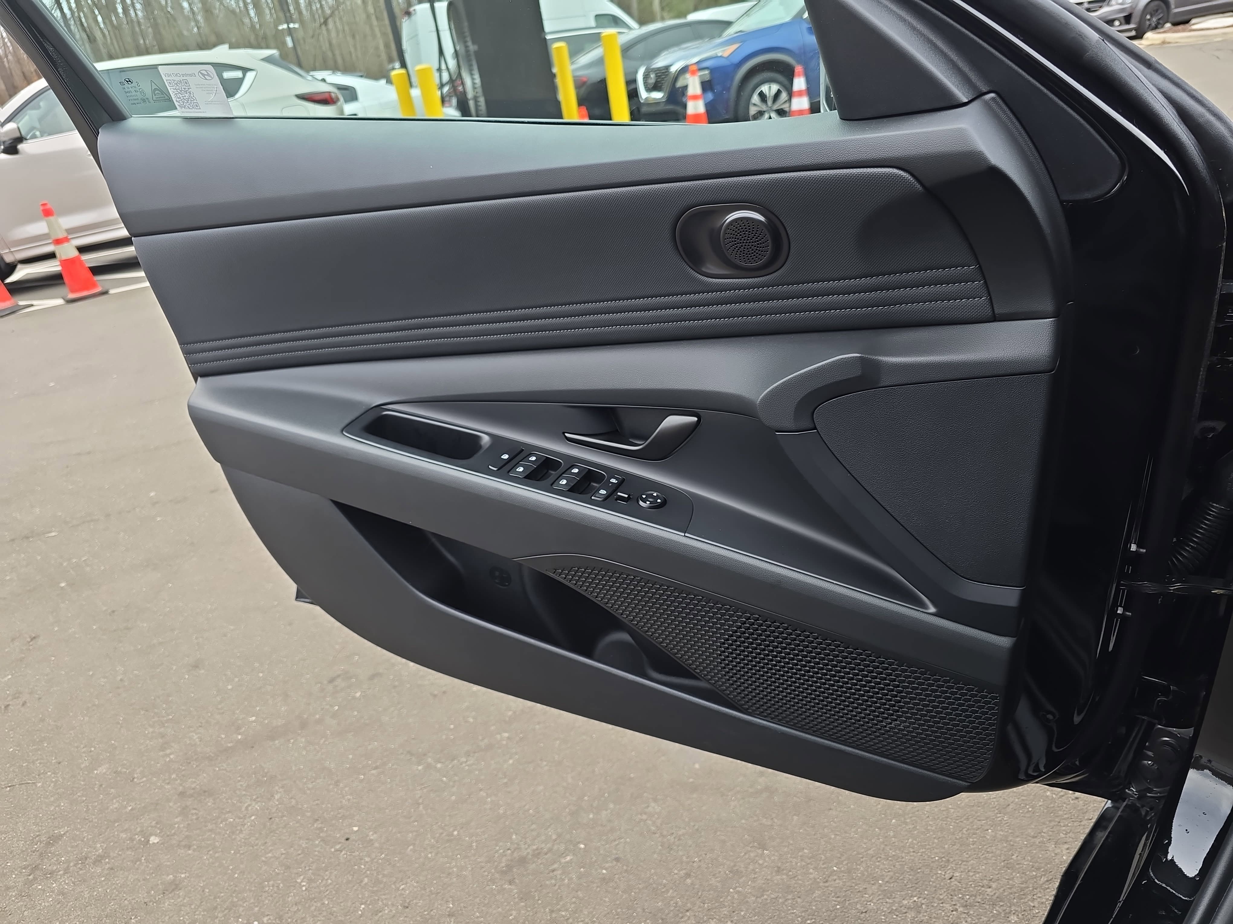 Certified 2025 Hyundai Elantra SEL FWD image 27