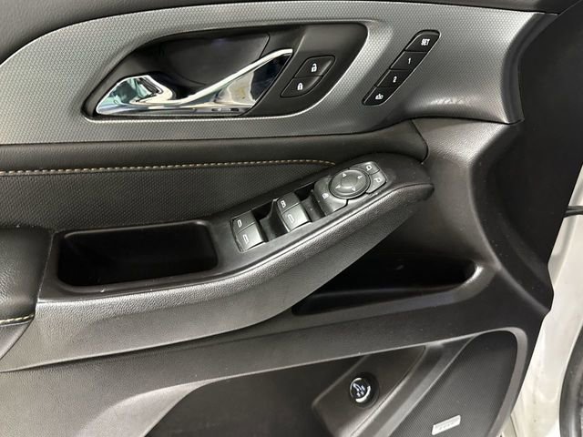 Used 2018 Chevrolet Traverse Premier w/ Driver Confidence II Package FWD image 22