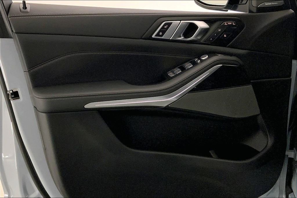 Certified 2025 BMW X7 xDrive40i w/ M Sport Package image 24