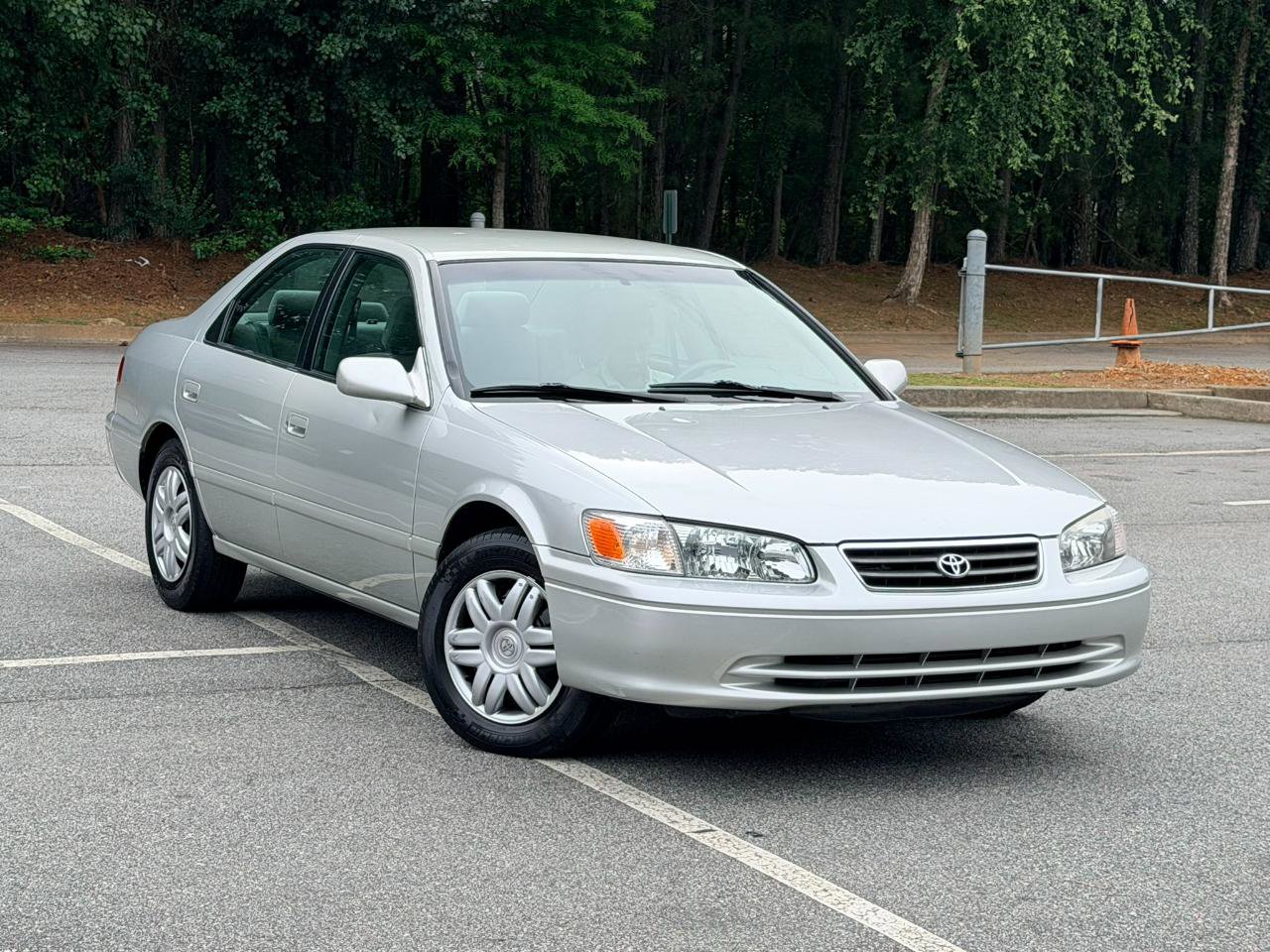 Used 2000 Toyota Camry LE FWD image 3