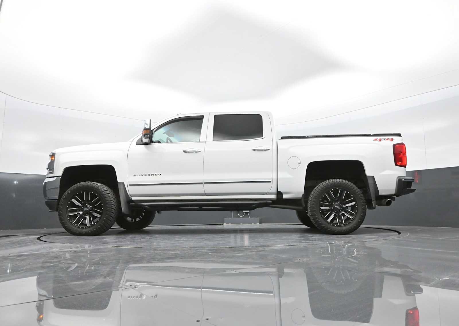 Used 2018 Chevrolet Silverado 1500 LTZ w/ Sport Package AWD/4WD image 39