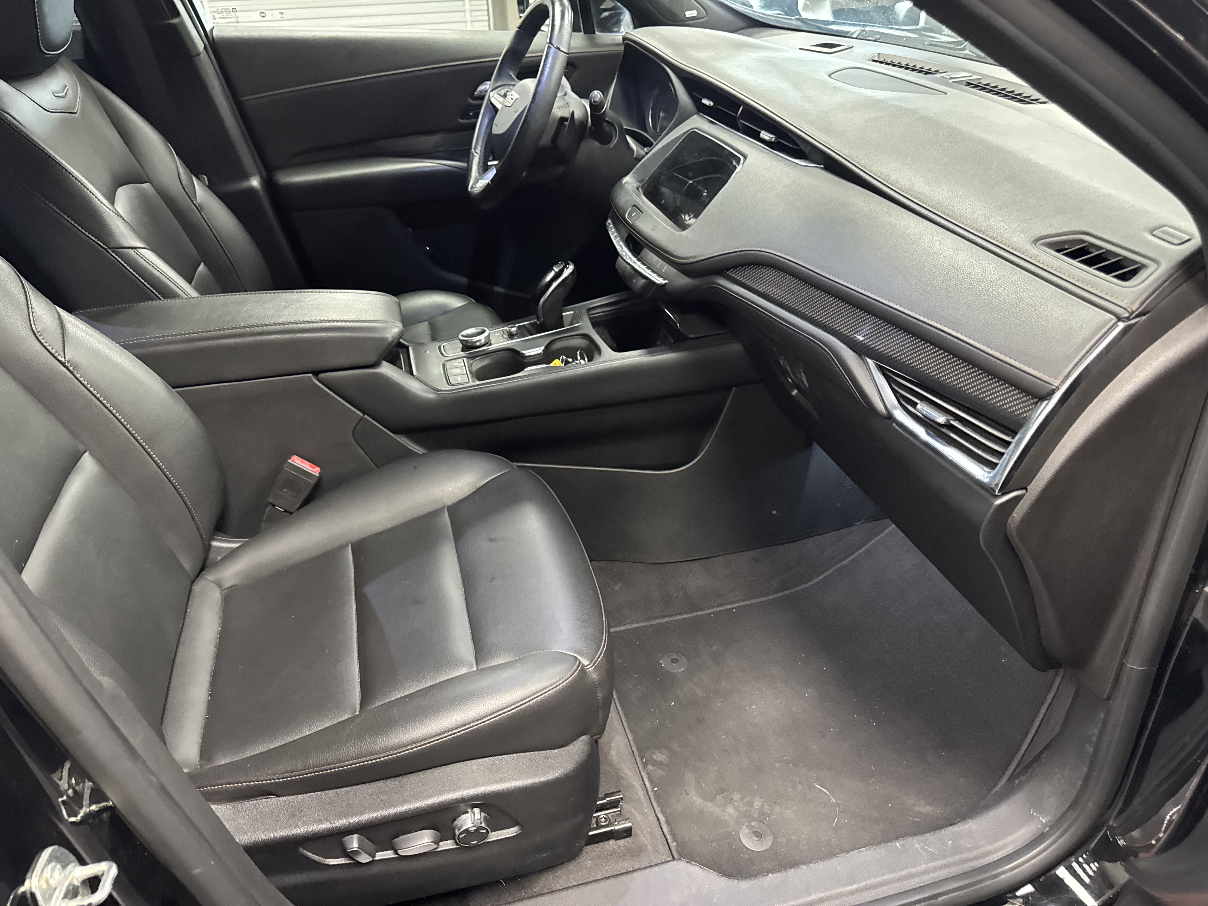 Used 2020 Cadillac XT4 Sport w/ Driver Awareness Package AWD/4WD image 12