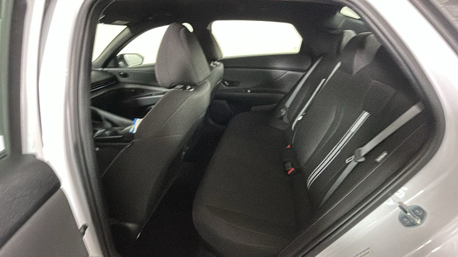 Used 2025 Hyundai Elantra SEL FWD image 31