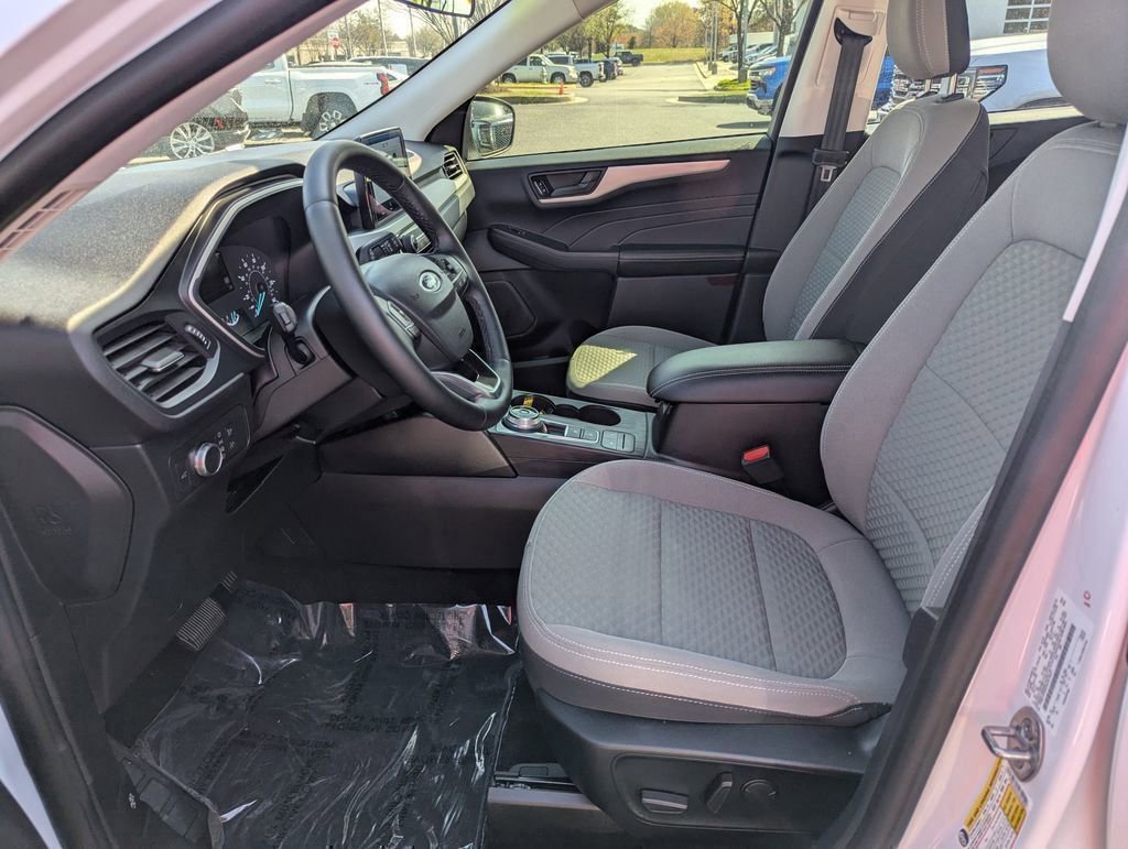 Used 2022 Ford Escape SE w/ SE Sport Appearance Package image 13