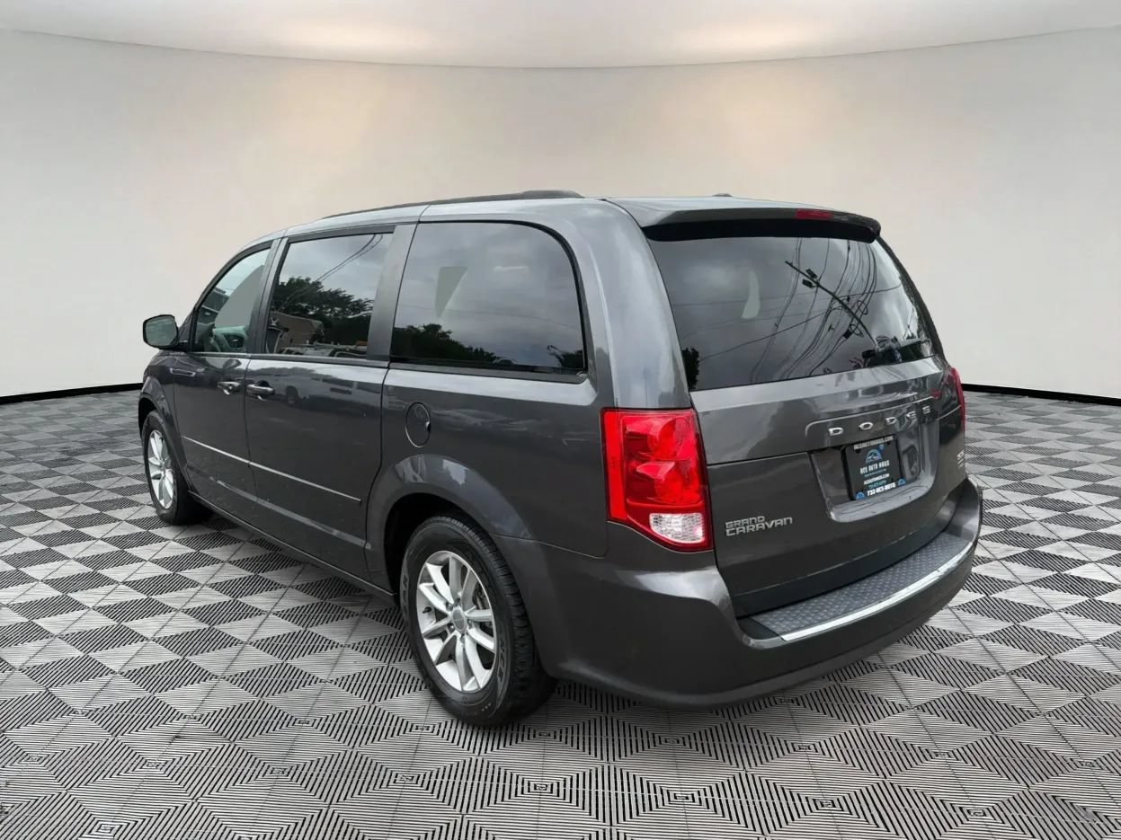 Used 2016 Dodge Grand Caravan SXT w/ UConnect Hands-Free Group FWD image 5