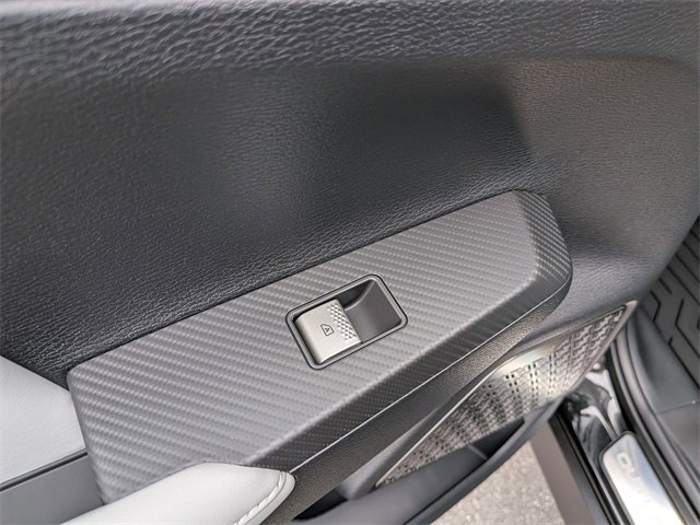 New 2025 Mitsubishi Outlander SE image 28