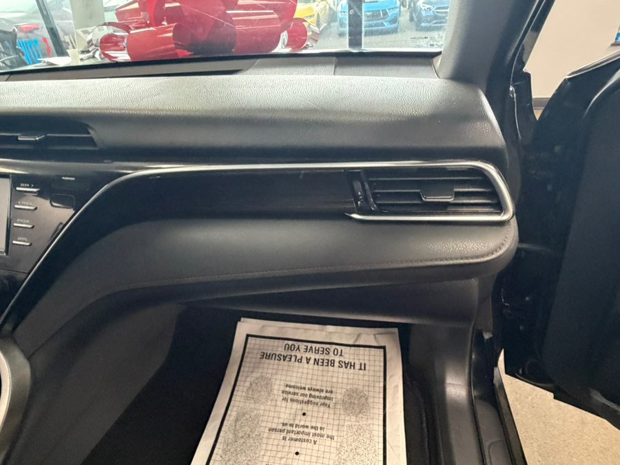 Used 2018 Toyota Camry LE FWD image 21