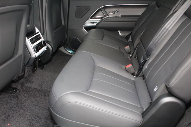 New 2026 Land Rover Range Rover Long Wheelbase SE image 5