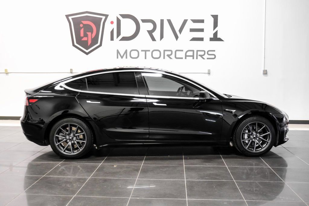 Used 2019 Tesla Model 3 Standard Range Plus image 9