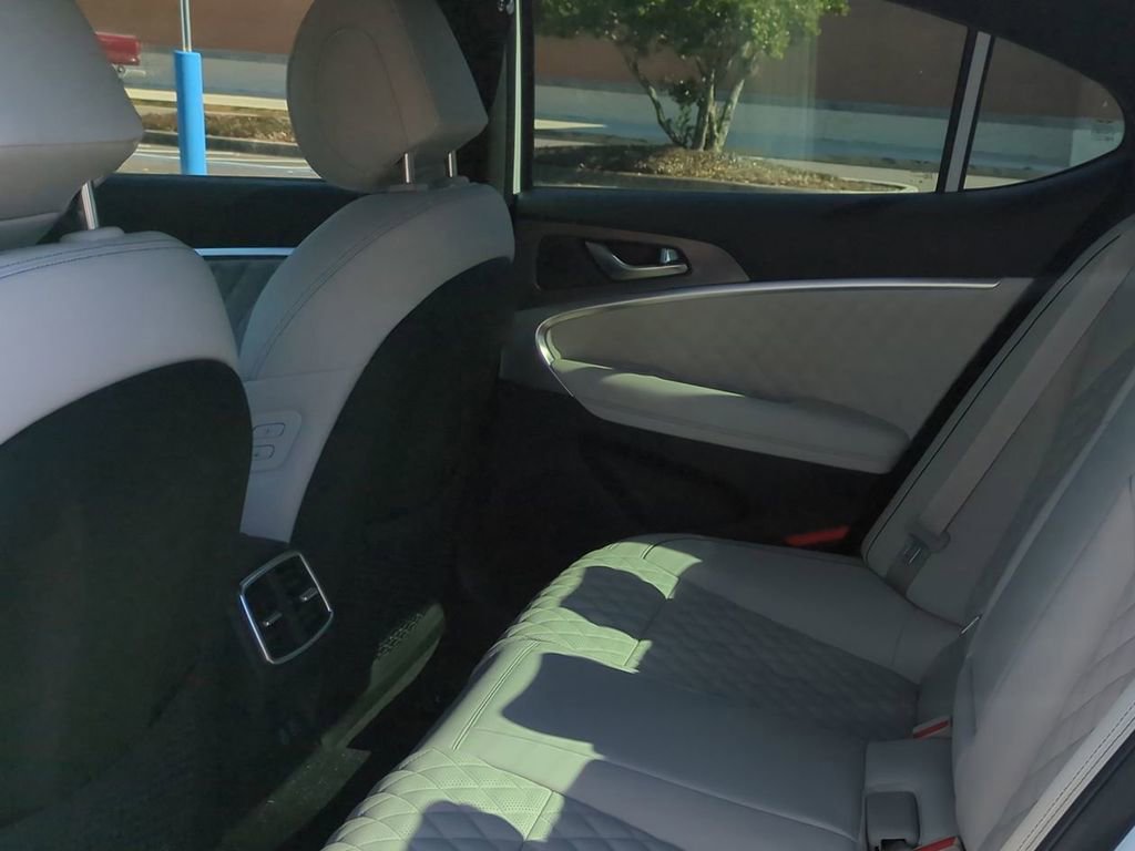 Used 2025 Genesis G70 3.3T Advanced w/ Sport Prestige Package image 14