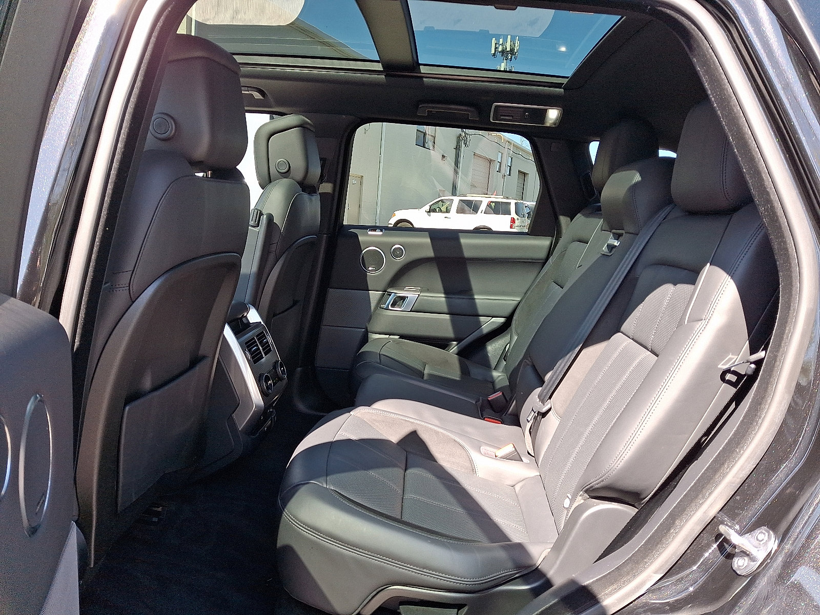 Used 2020 Land Rover Range Rover Sport HST image 5