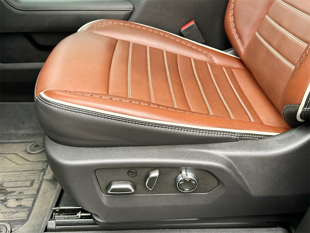 Used 2024 GMC Sierra 2500 Denali Ultimate image 9