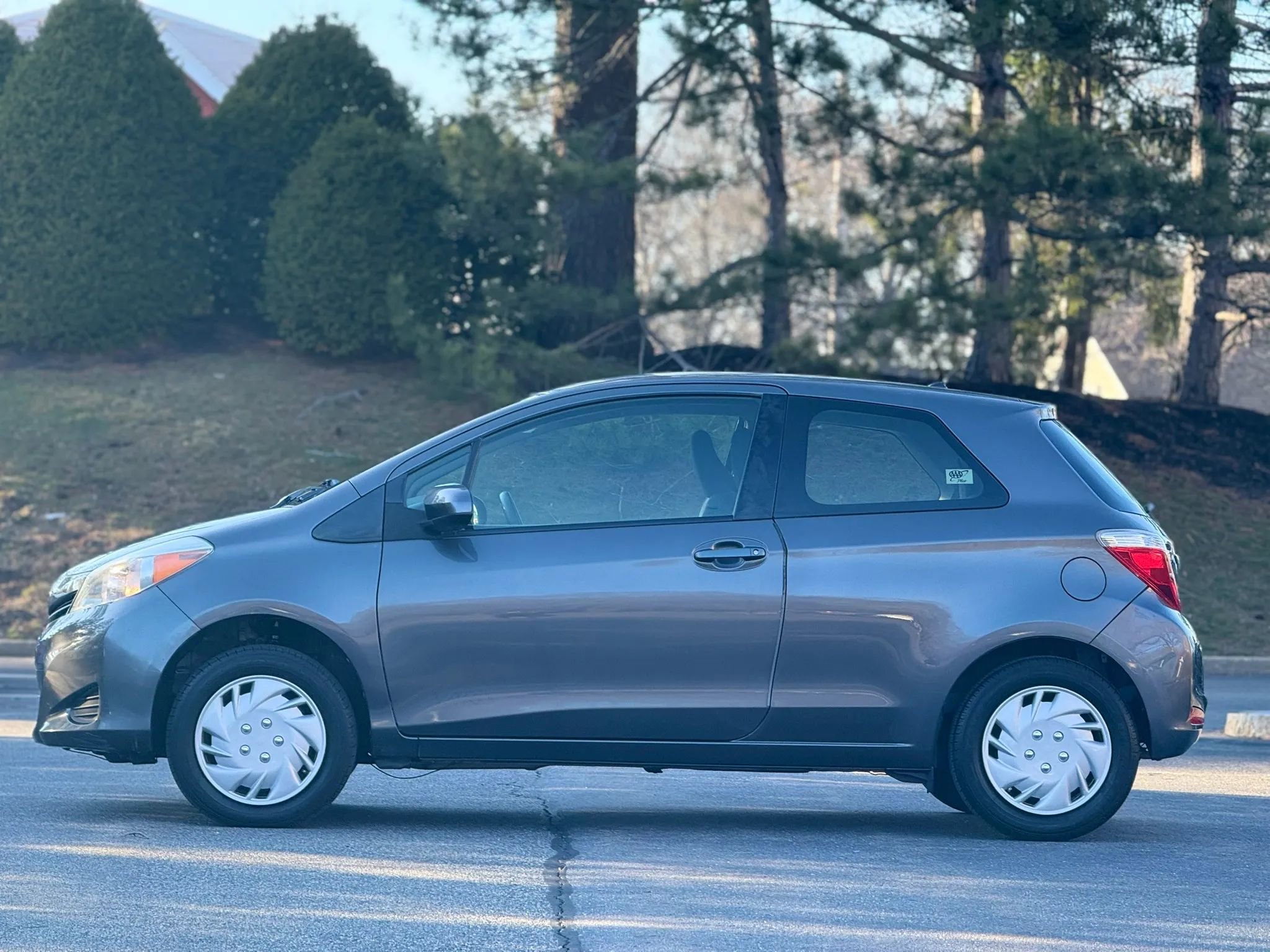 Used 2014 Toyota Yaris L image 5