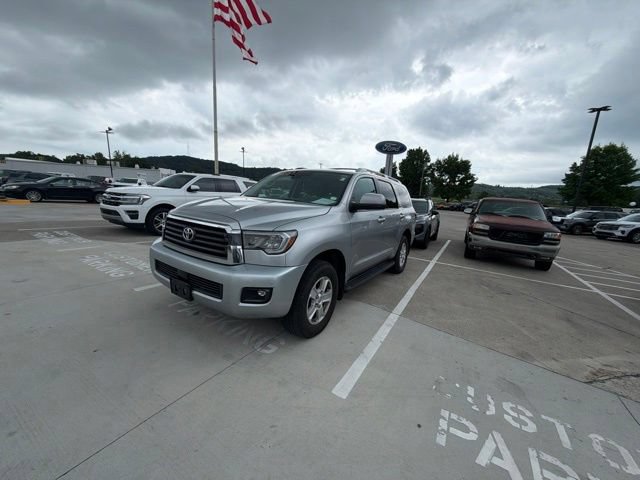 Used 2022 Toyota Sequoia SR5 AWD/4WD video 2