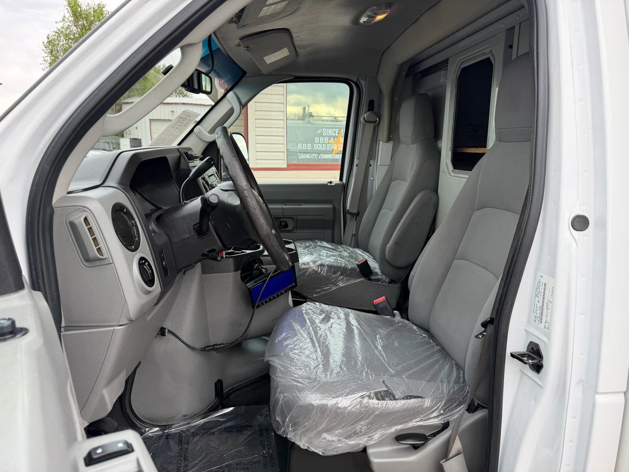 Used 2019 Ford E-350 and Econoline 350 Super Duty w/ Power Windows & Locks Group image 11