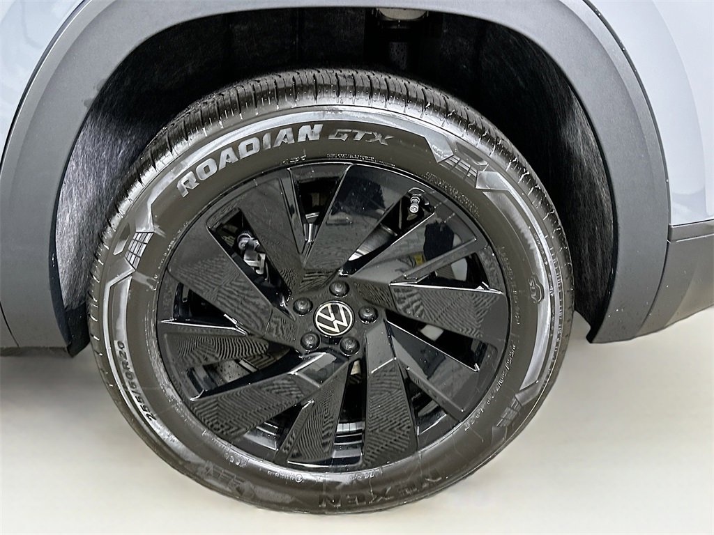 New 2025 Volkswagen Atlas Cross Sport SE image 24