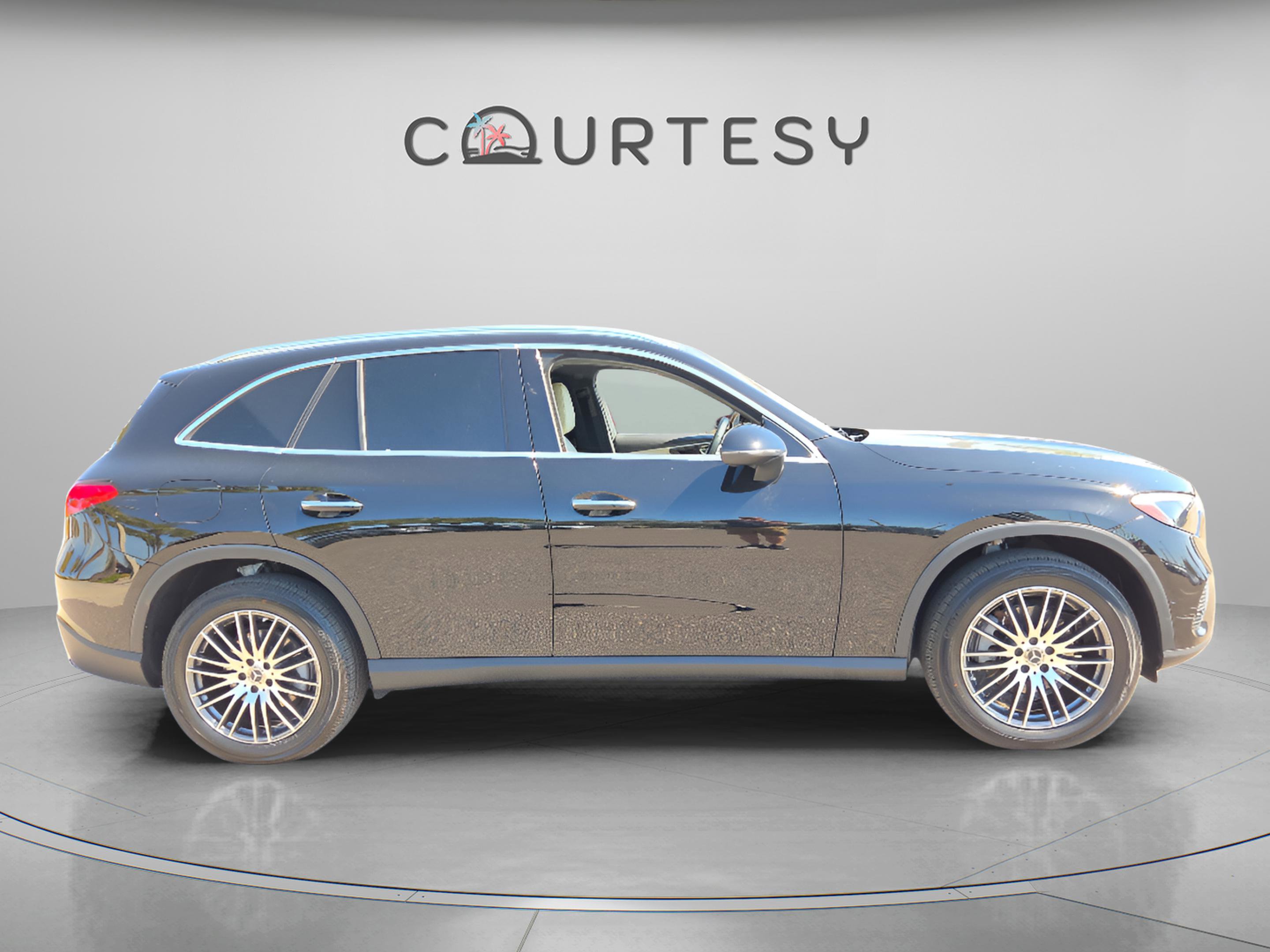 Used 2024 Mercedes-Benz GLC 300 GLC 300 4MATIC image 7