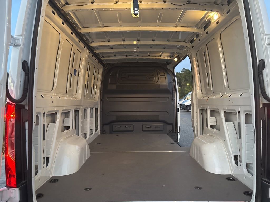 Used 2023 Mercedes-Benz Sprinter 144 Cargo image 15