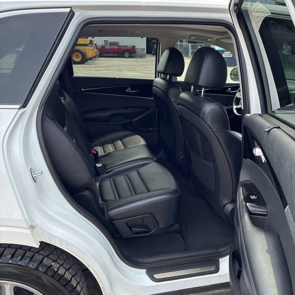 Used 2019 Kia Sorento SX w/ SX Touring Package AWD/4WD image 13