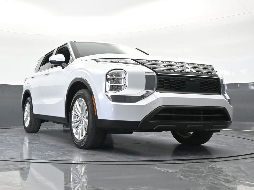 Used 2023 Mitsubishi Outlander ES image 63