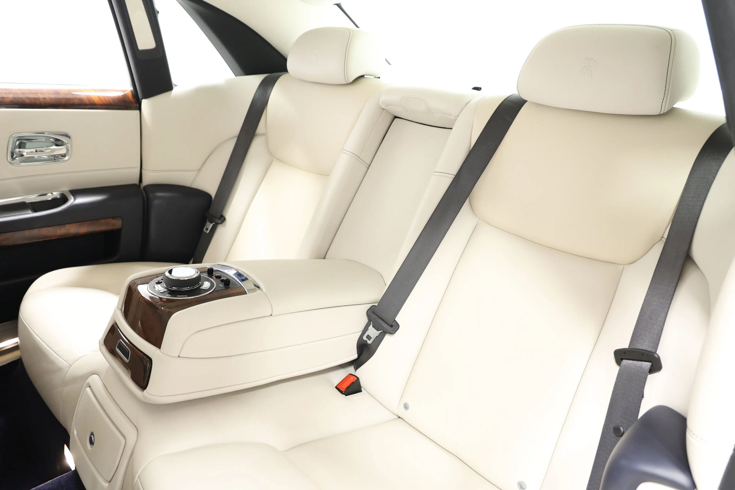 Used 2015 Rolls-Royce Ghost image 3