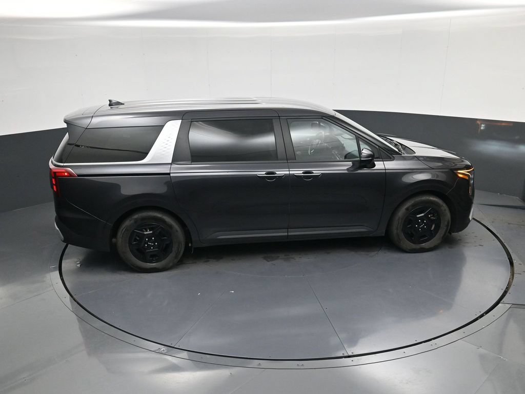 Used 2025 Kia Carnival FWD image 35