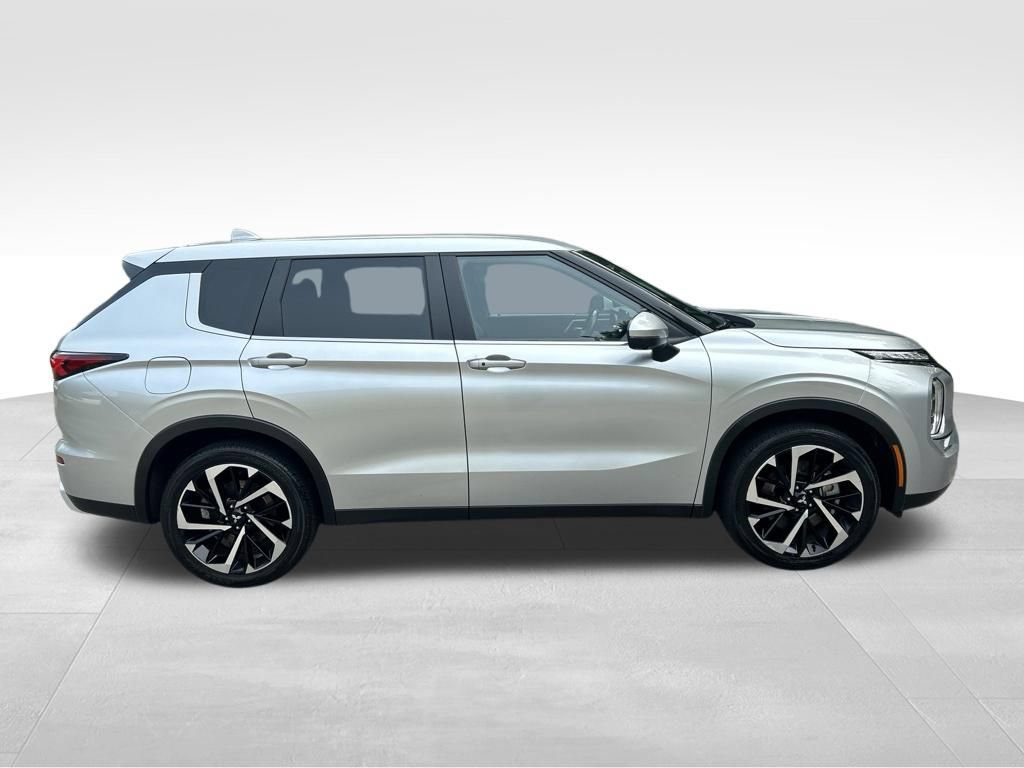 Used 2024 Mitsubishi Outlander SE FWD image 6