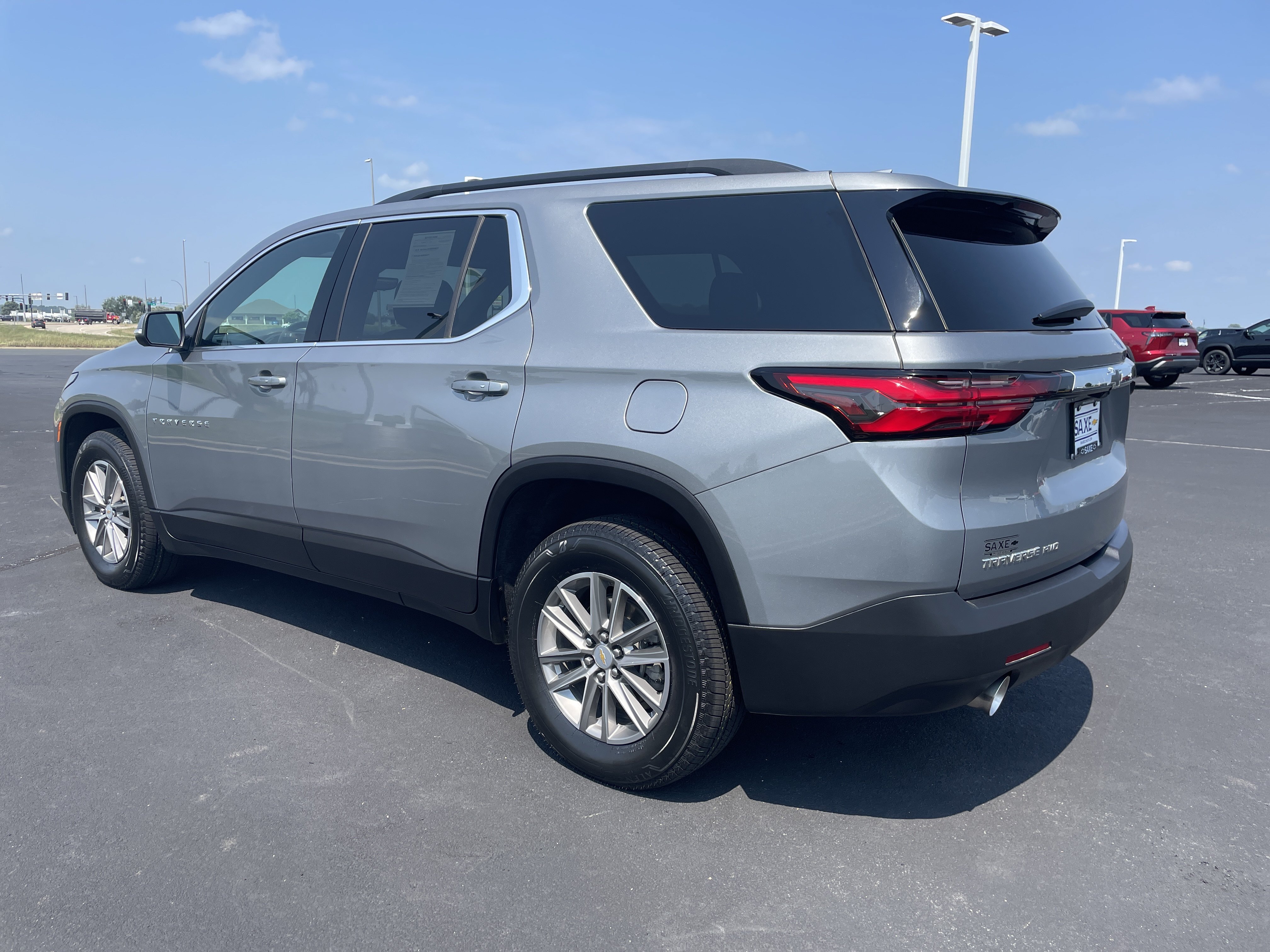 Used 2023 Chevrolet Traverse LT w/ Rear Camera Mirror Package AWD/4WD image 3
