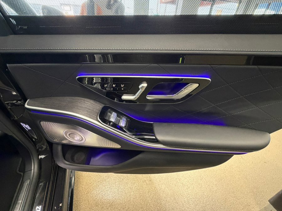 Used 2022 Mercedes-Benz S 580 4MATIC Sedan w/ AMG Line Package image 40