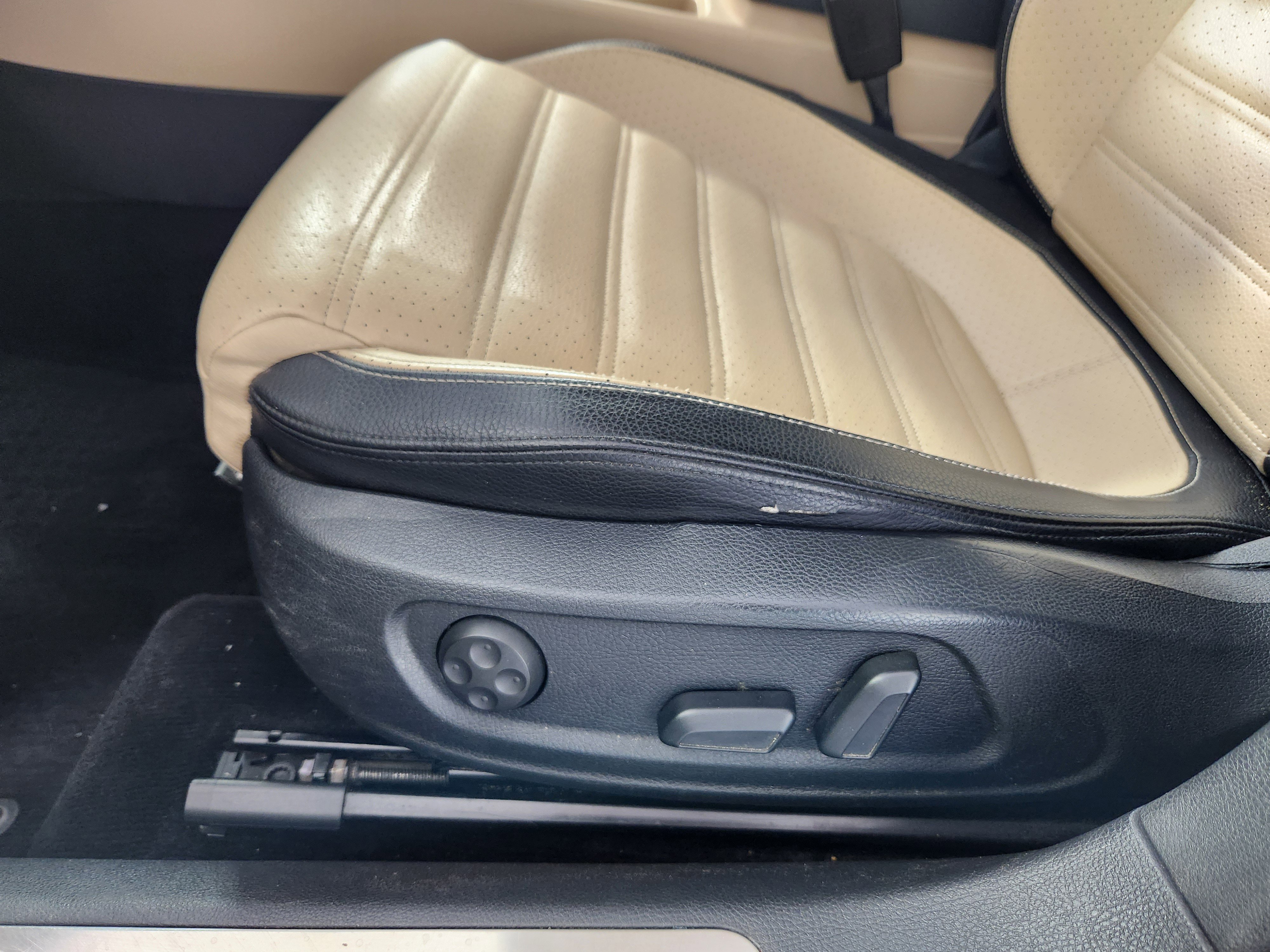 Used 2013 Volkswagen CC Sport FWD image 13