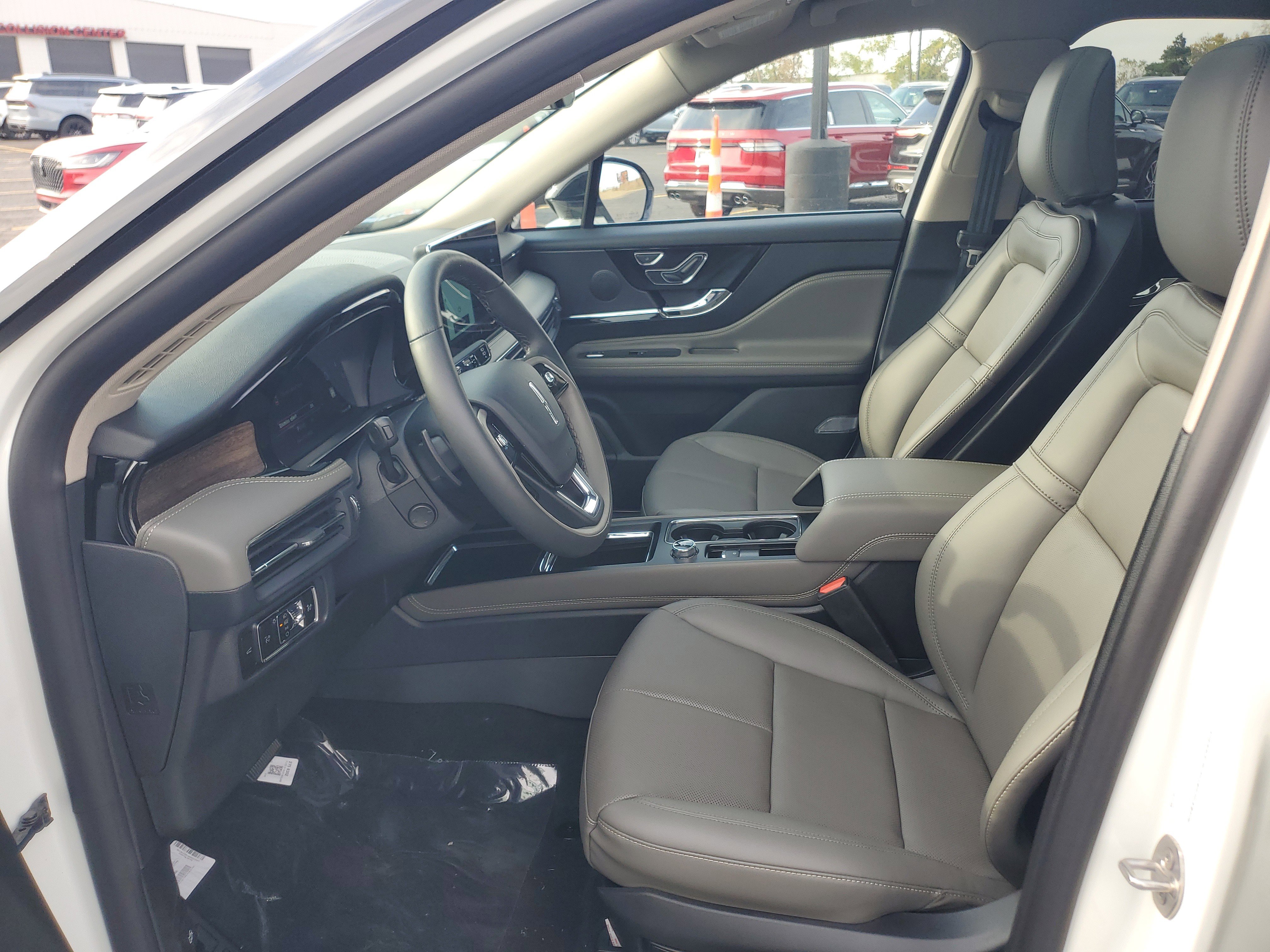 New 2026 Lincoln Corsair Reserve image 12