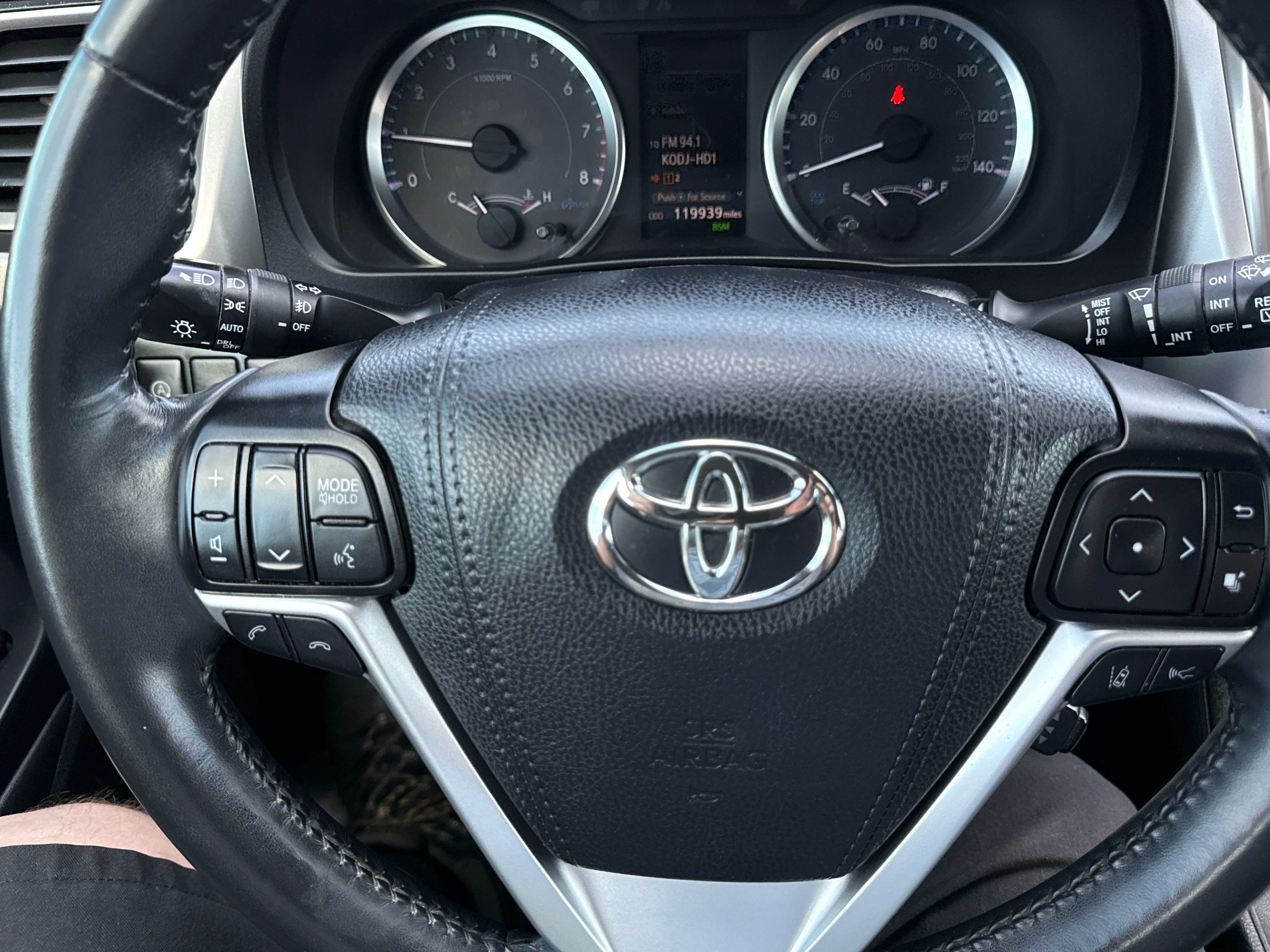 Used 2019 Toyota Highlander Plus AWD/4WD image 29