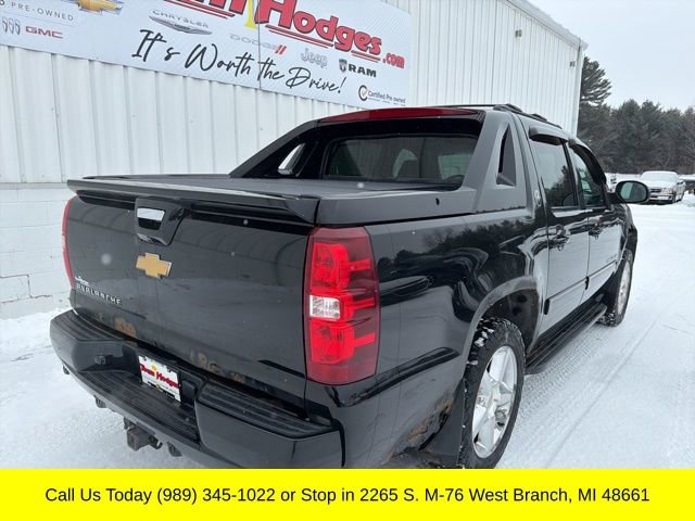 Used 2013 Chevrolet Avalanche LT image 11