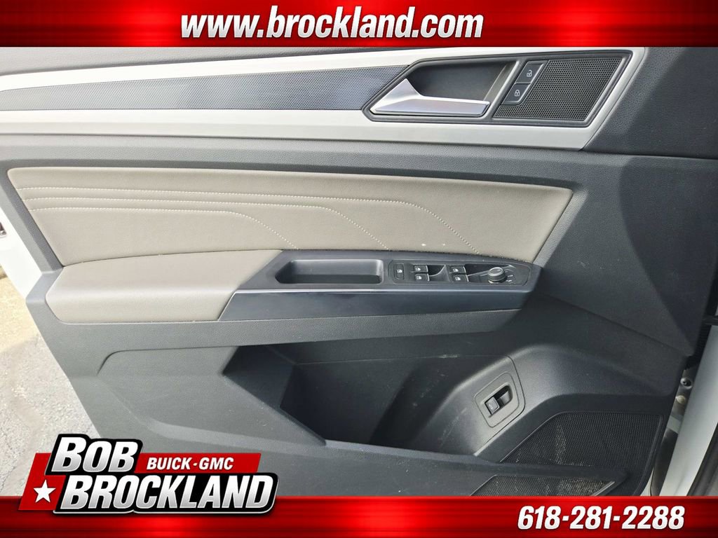 Used 2021 Volkswagen Atlas Cross Sport SE image 32