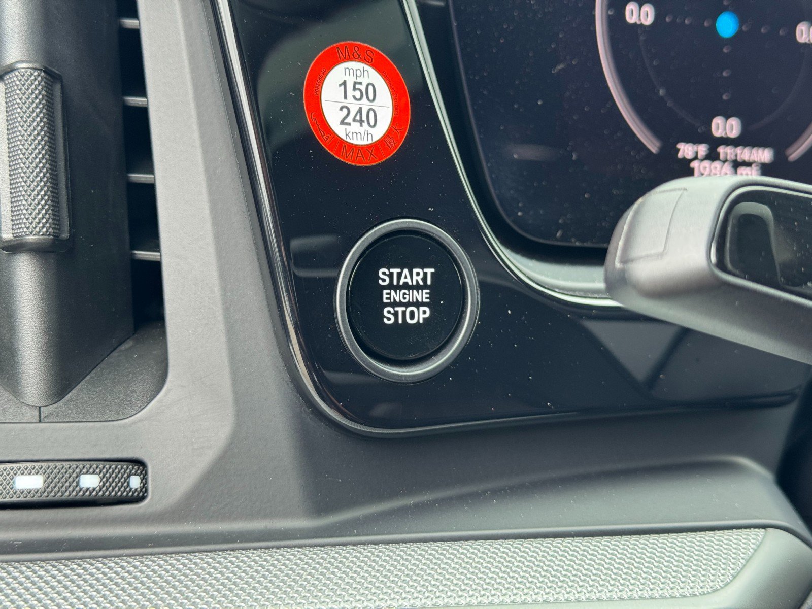 Used 2024 Porsche Cayenne w/ Premium Package image 20