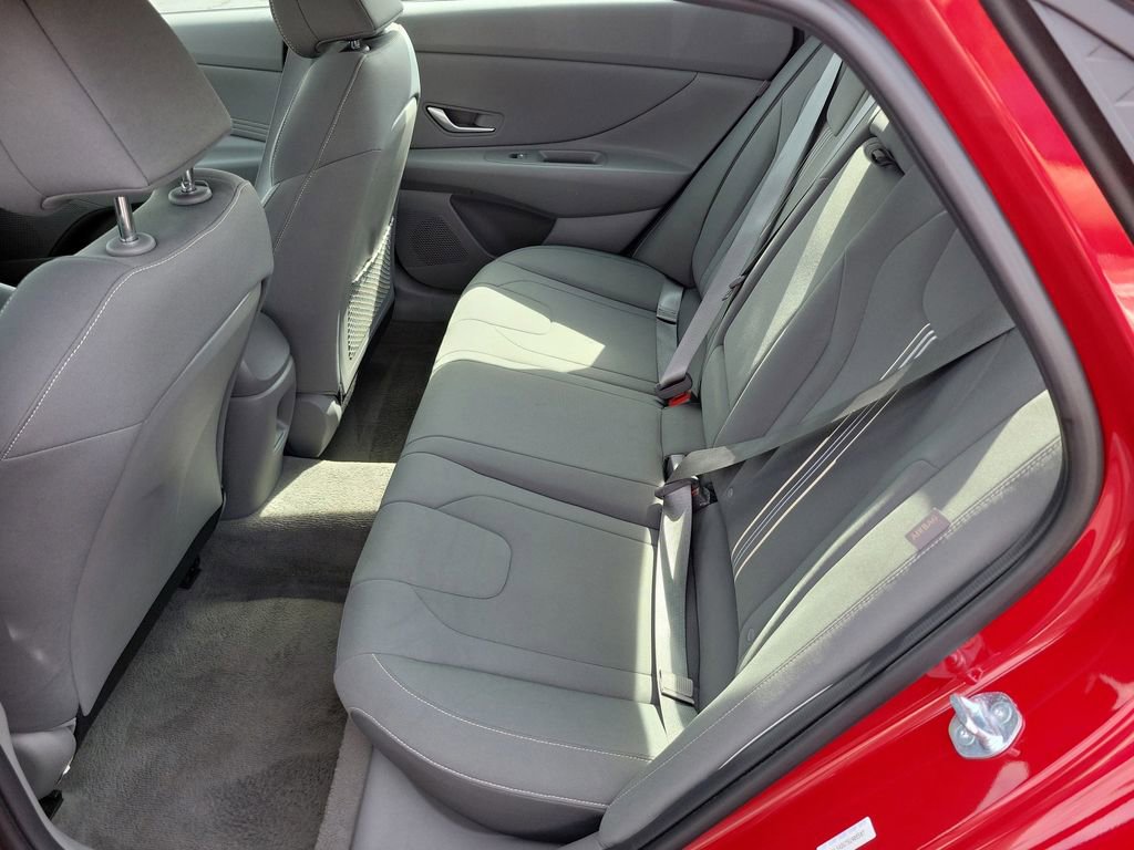 Used 2025 Hyundai Elantra SEL FWD image 14