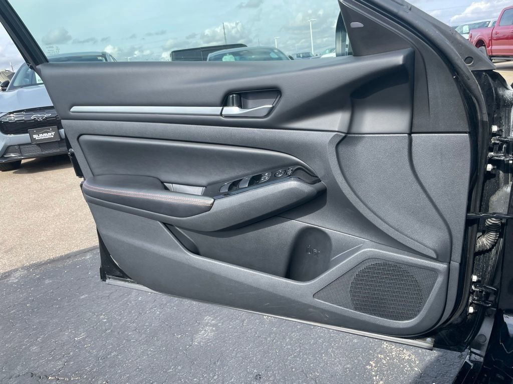 Used 2024 Nissan Altima 2.5 SR FWD image 46