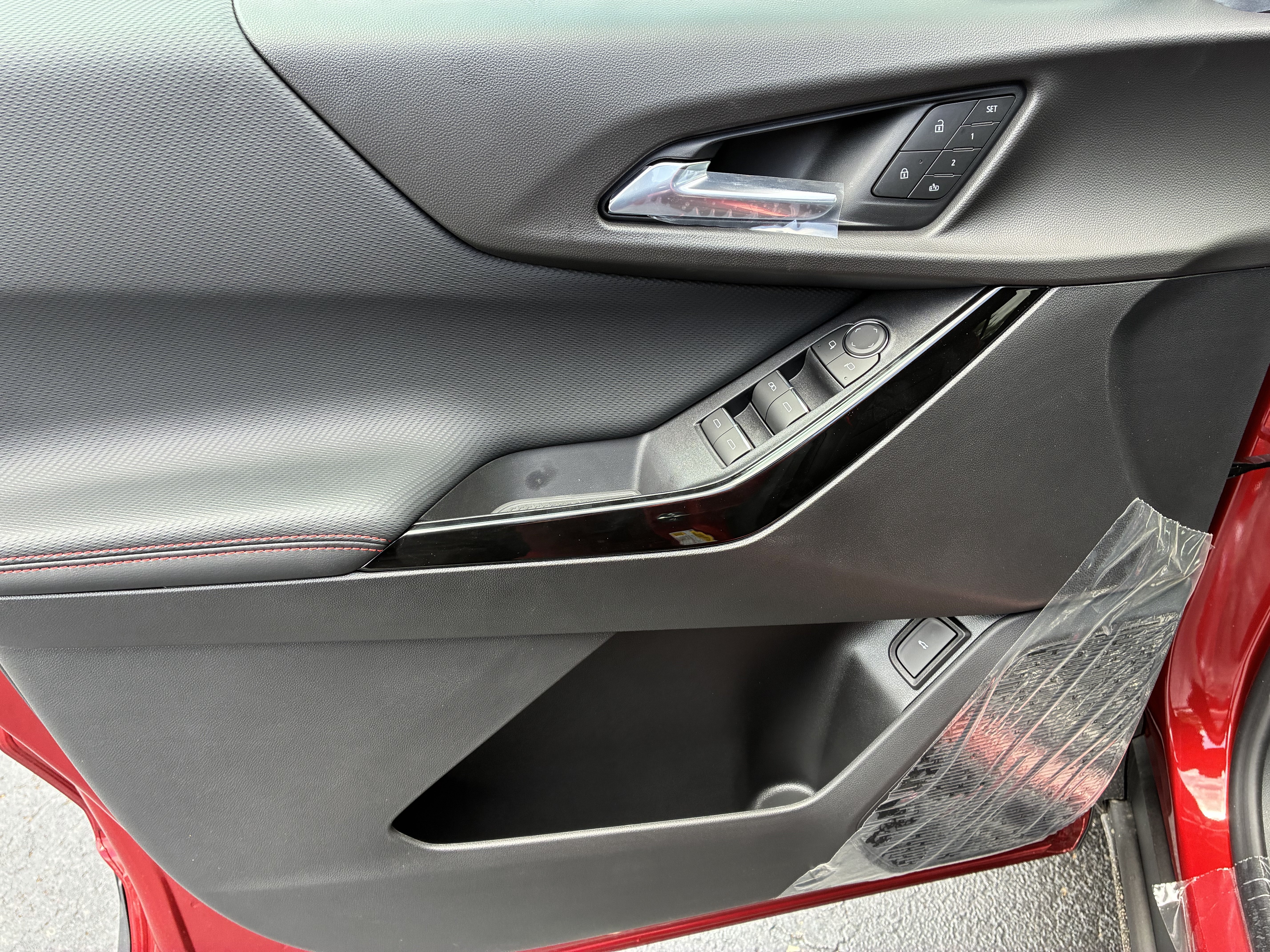 New 2027 Chevrolet Equinox RS w/ Convenience Package III FWD image 24