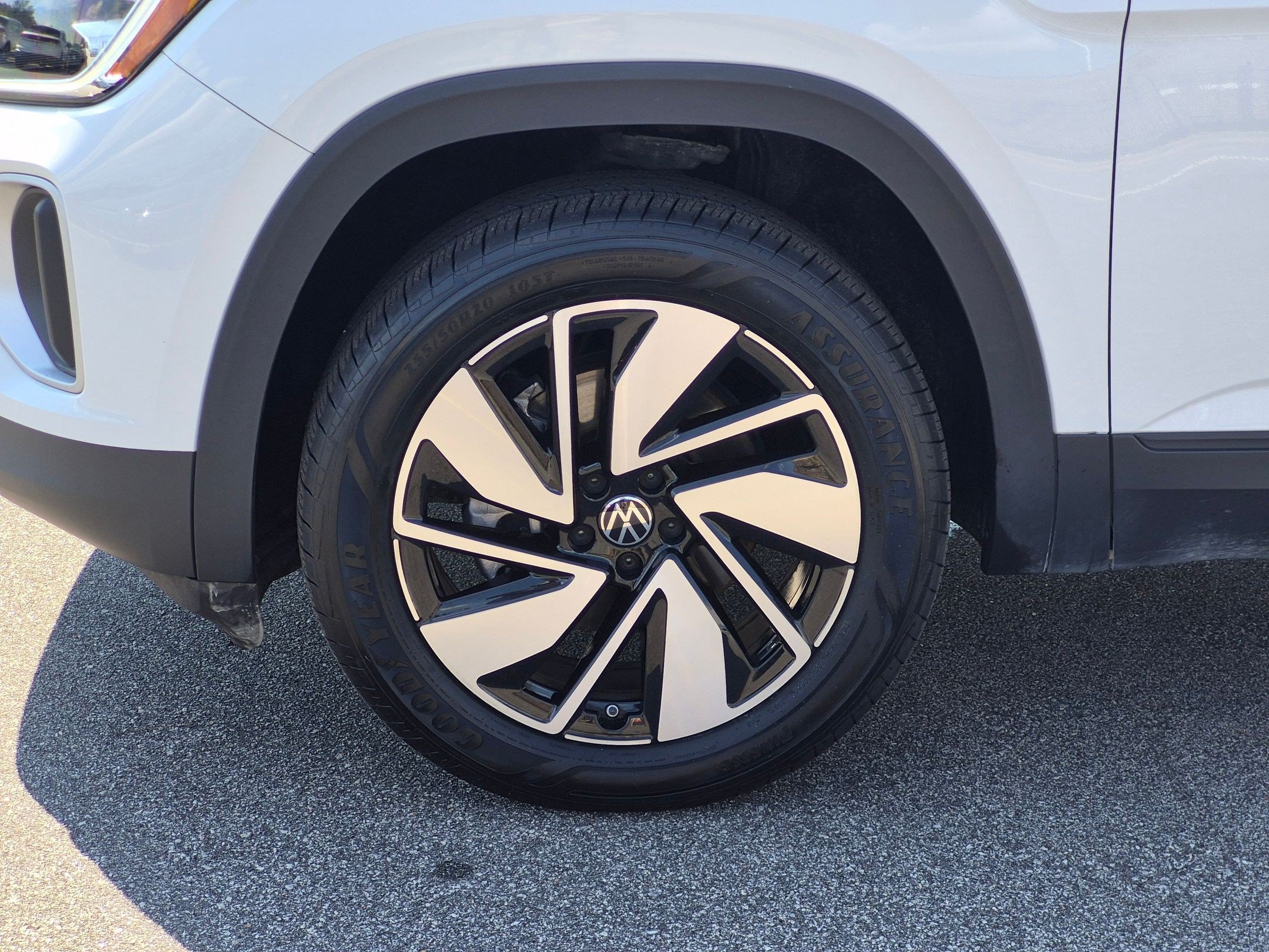 Used 2024 Volkswagen Atlas SE w/ Panoramic Sunroof Package FWD image 10