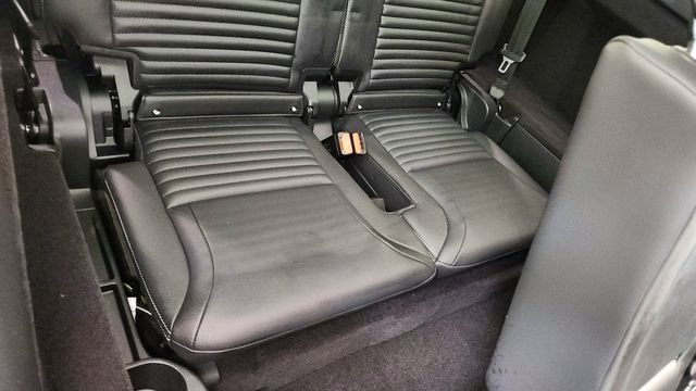 Used 2024 Land Rover Discovery Dynamic SE AWD/4WD image 28