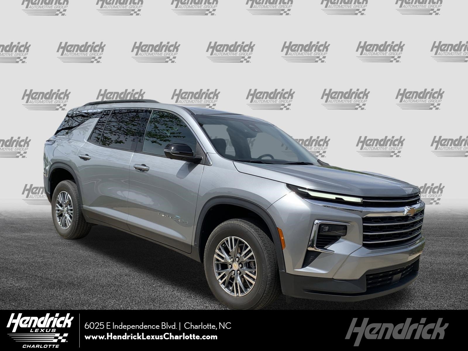 Used 2024 Chevrolet Traverse LT image 1