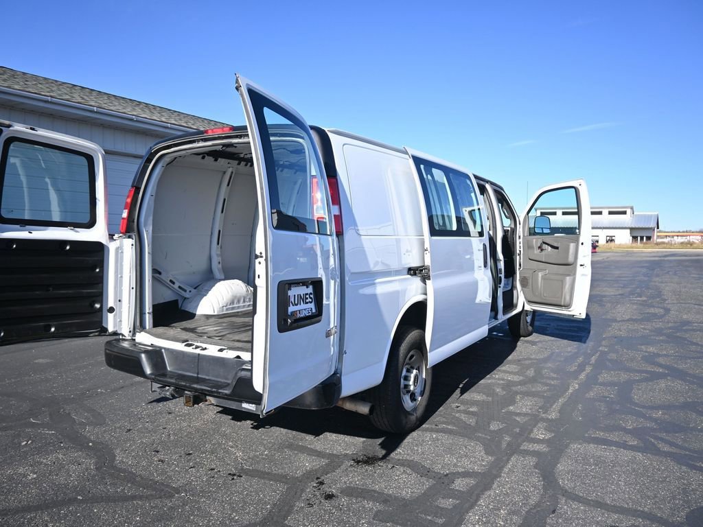 Used 2023 GMC Savana 2500 Extended w/ Enhanced Convenience Package image 50