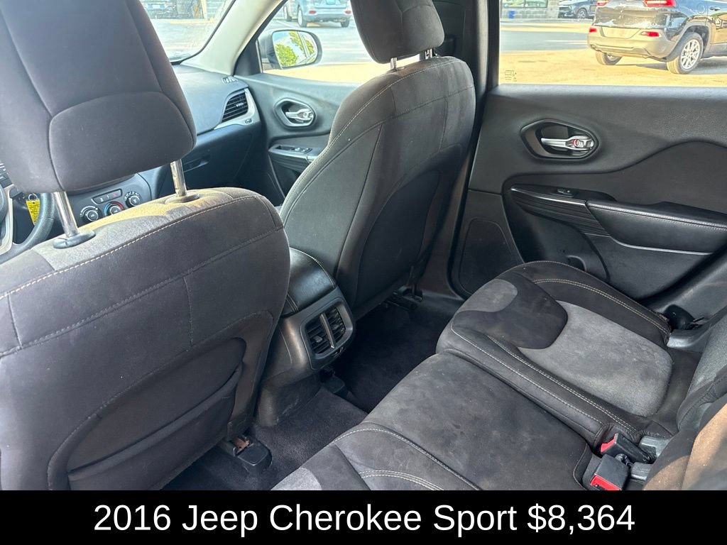 Used 2016 Jeep Cherokee Sport FWD image 12