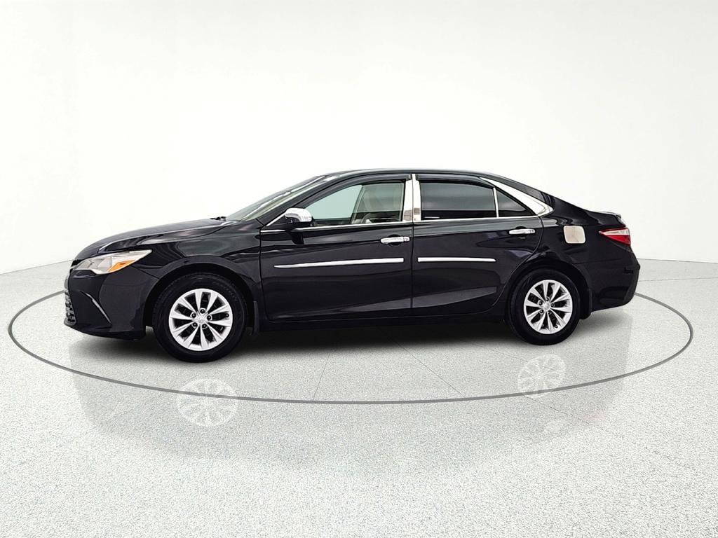 Used 2017 Toyota Camry LE image 5