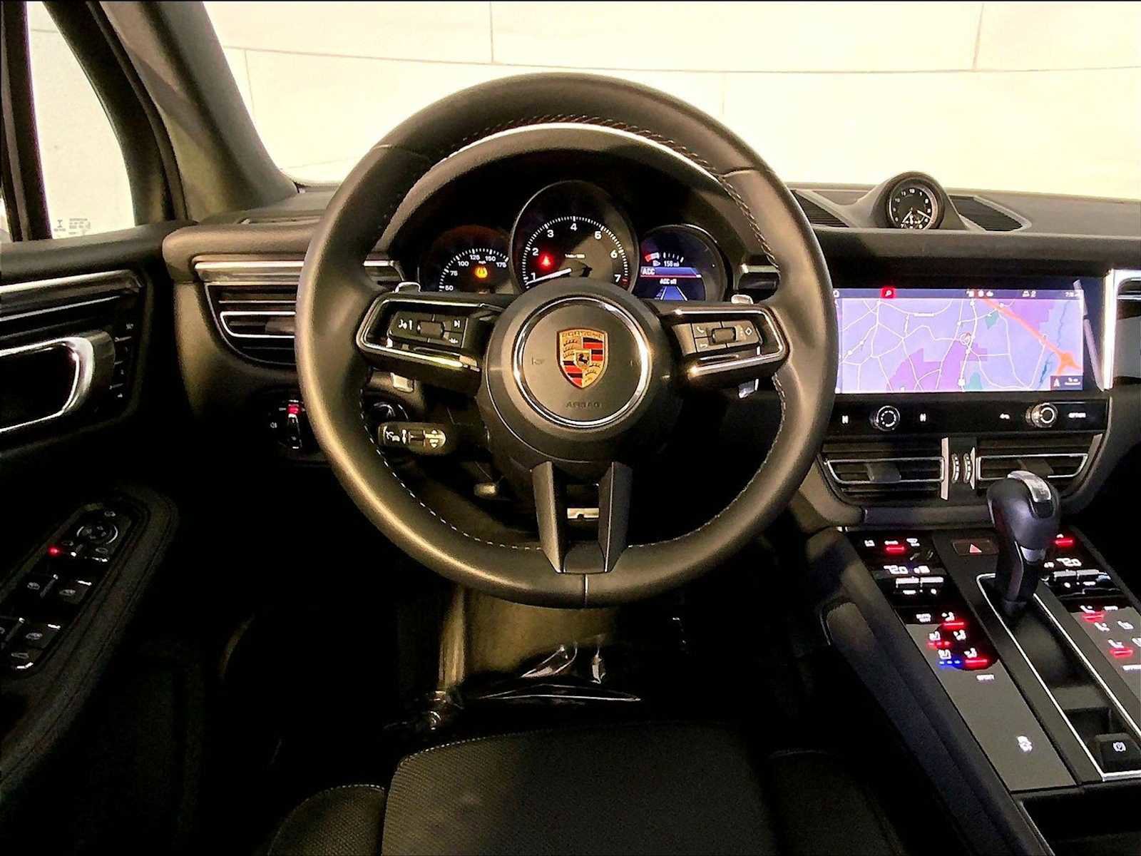 Certified 2023 Porsche Macan AWD/4WD image 13
